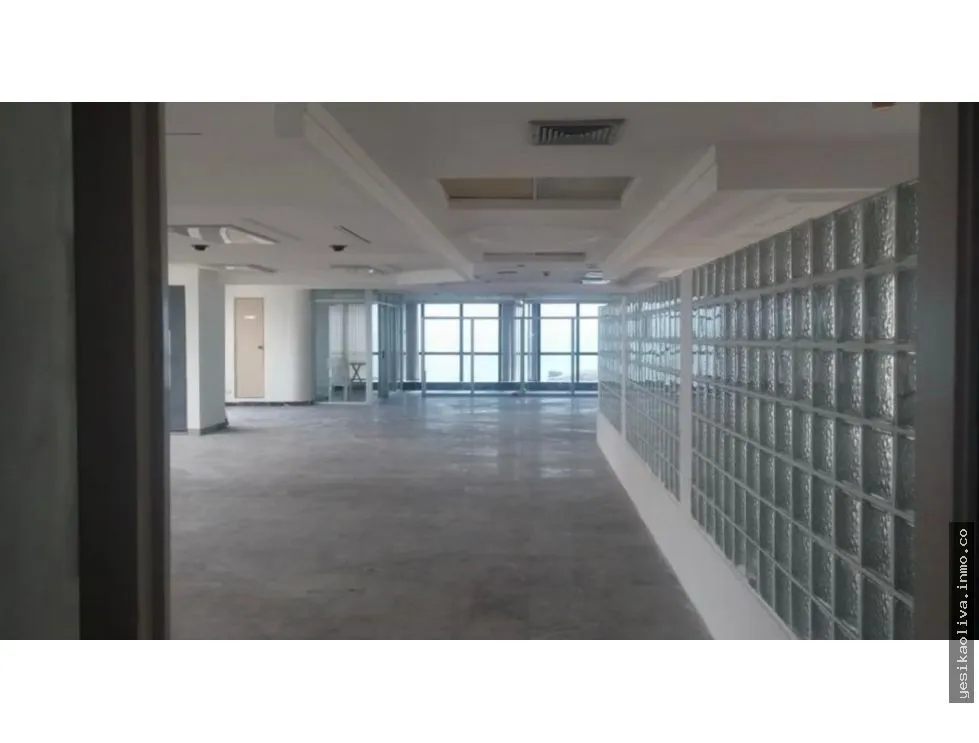 Office Rental on Balboa Avenue with Sea View