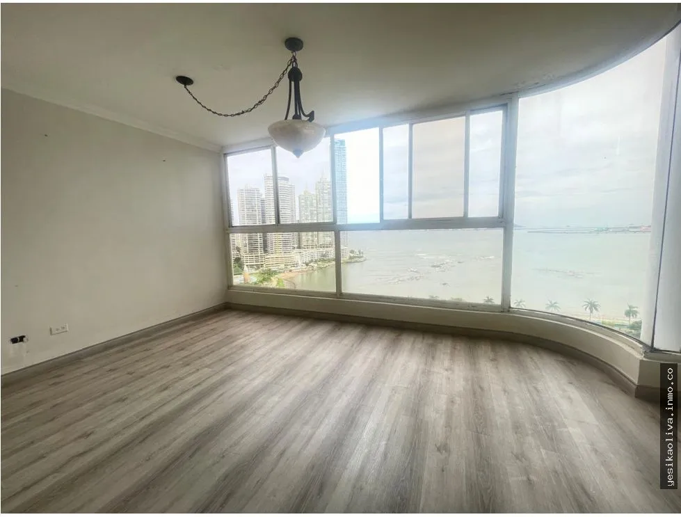 Venta de apartamento en Avenida Balboa