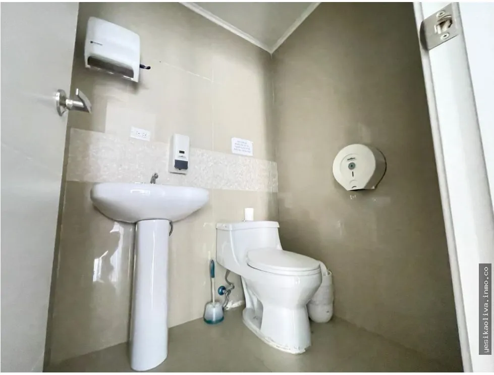 Office Rental on Avenida Balboa