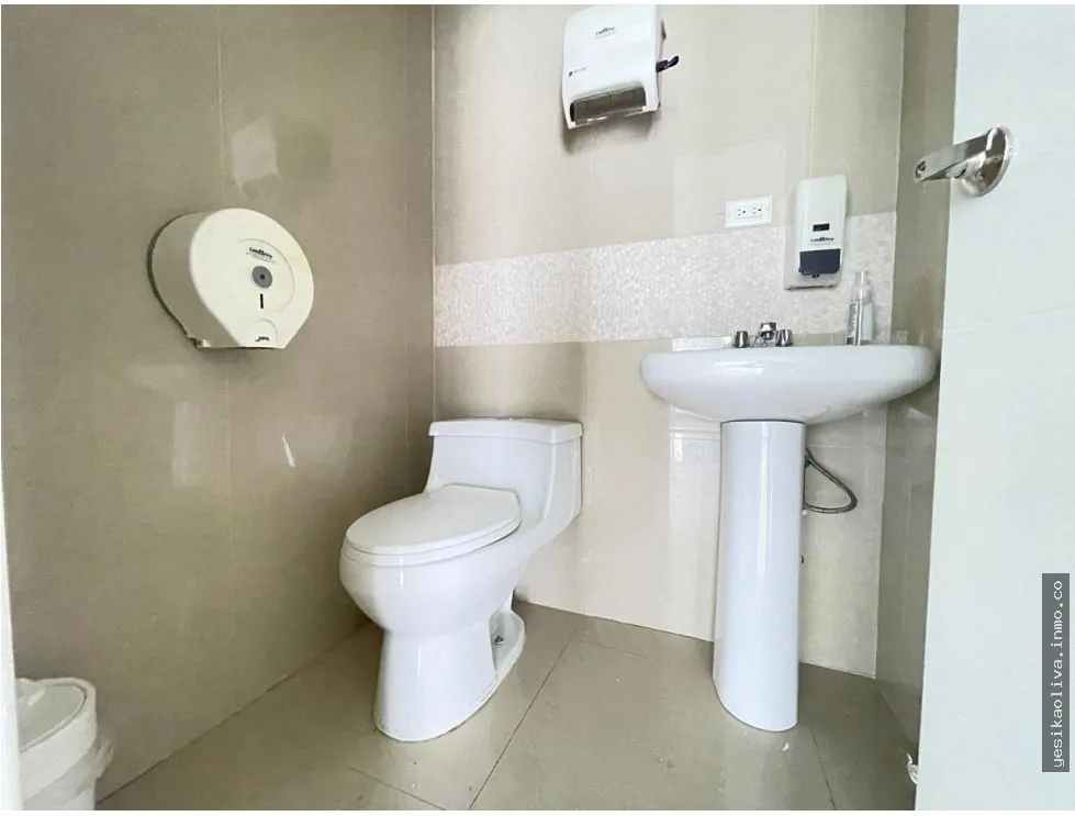 Office Rental on Avenida Balboa