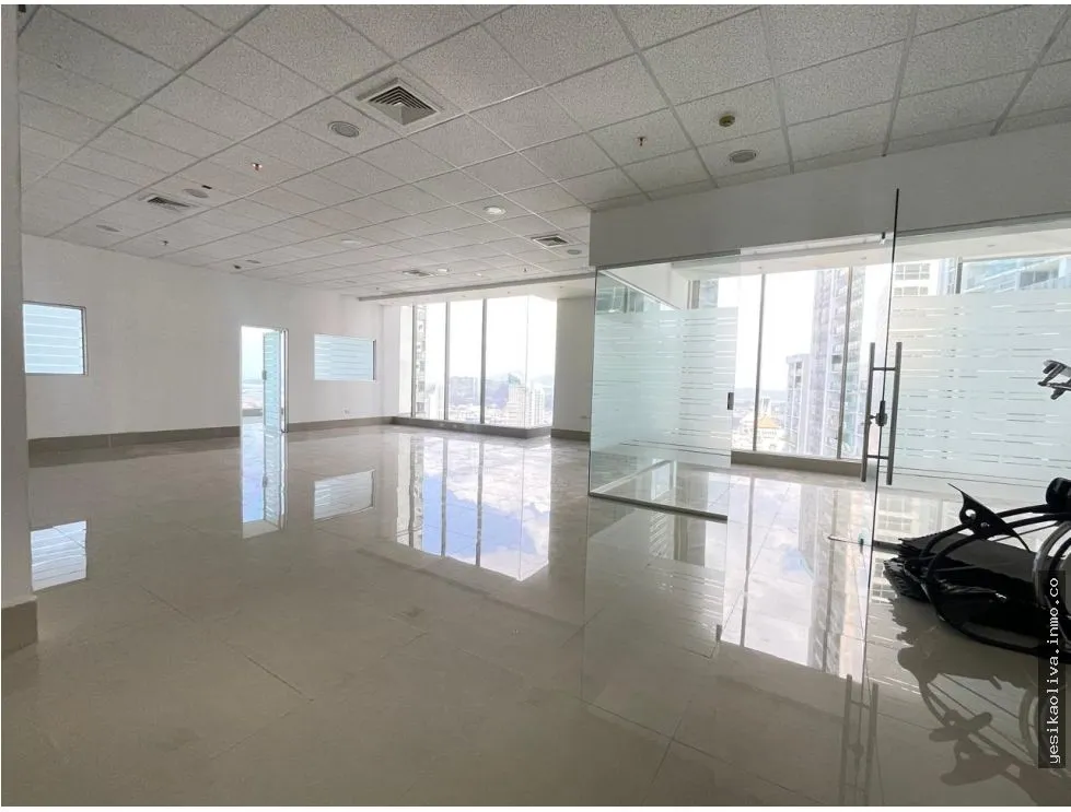Office Rental on Avenida Balboa