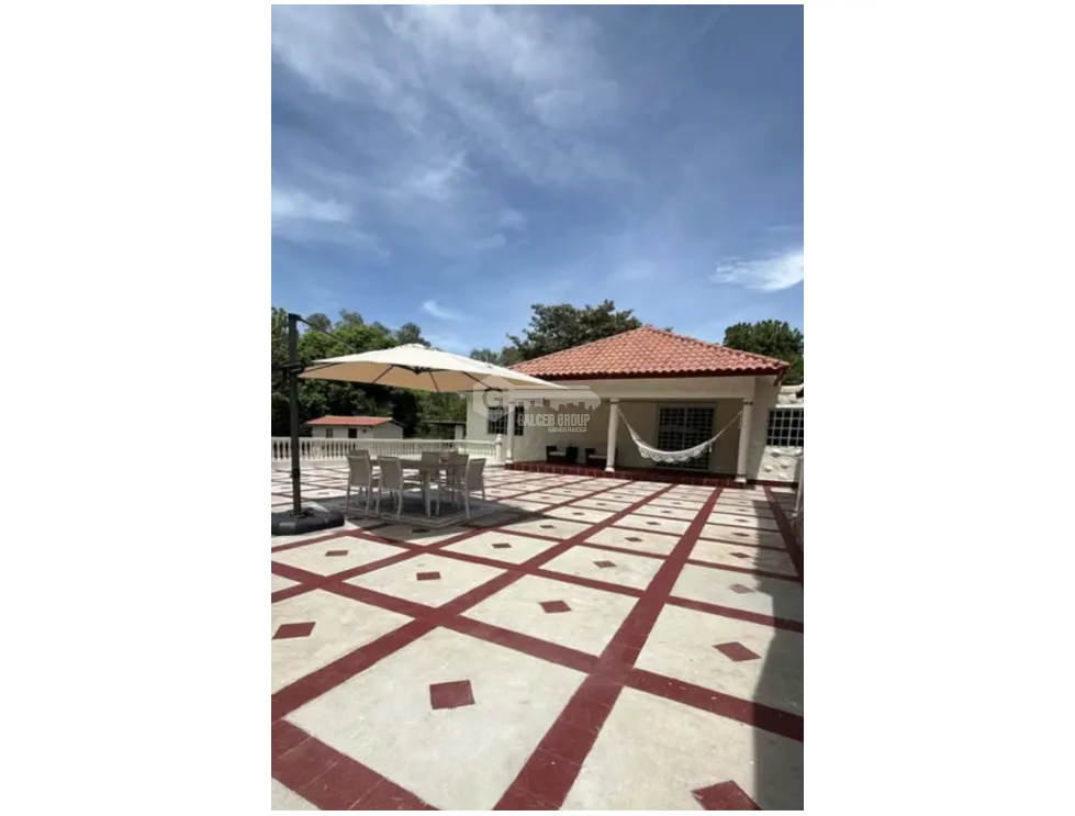 COCLE / SANTA CLARA / 4 HABITACIONES / 2600 M2 / TERRAZA / JARDIN
