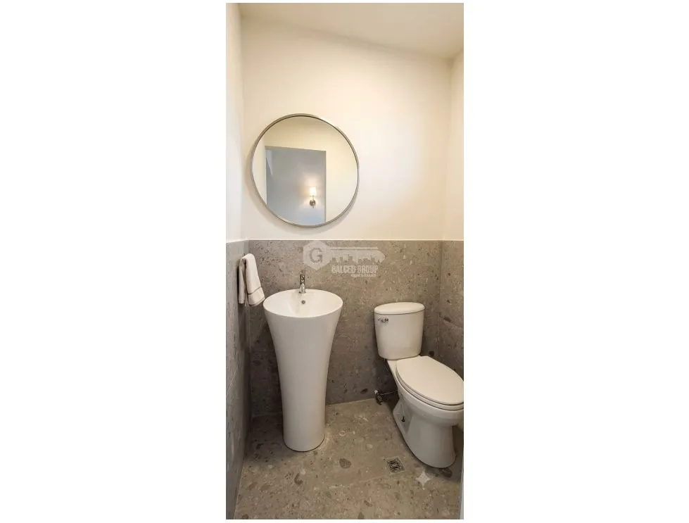 SE ALQUILA LOCAL COMERCIAL 120M EN SAN CARLOS SOBRE VIA ASFALTADA