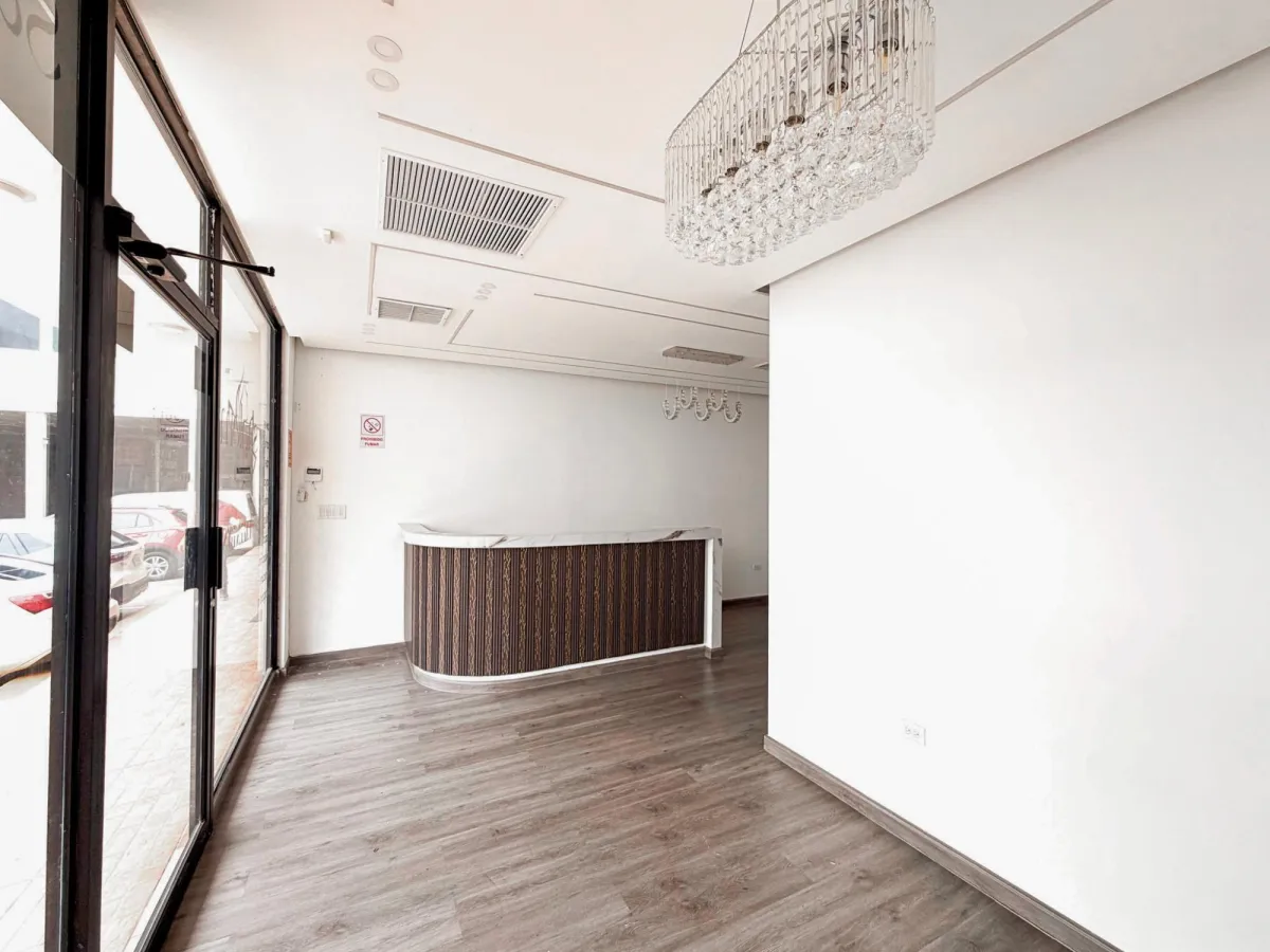 LOCAL REMODELADO EN VIA BRASIL PARA SALON DE BELLEZA - VIA BRASIL 151 M2