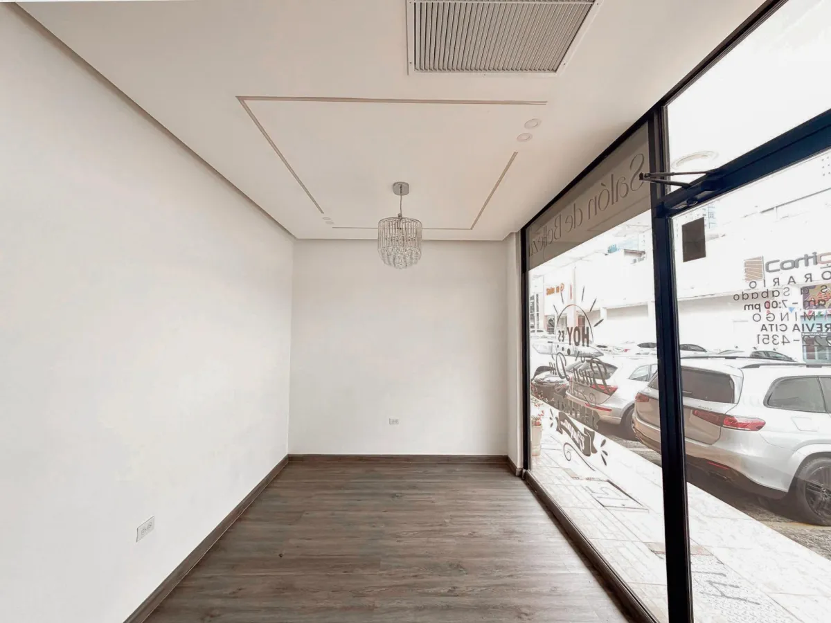 LOCAL REMODELADO EN VIA BRASIL PARA SALON DE BELLEZA - VIA BRASIL 151 M2