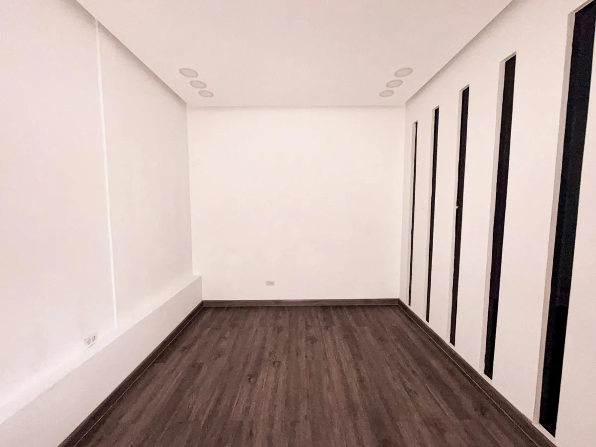 LOCAL REMODELADO EN VIA BRASIL PARA SALON DE BELLEZA - VIA BRASIL 151 M2