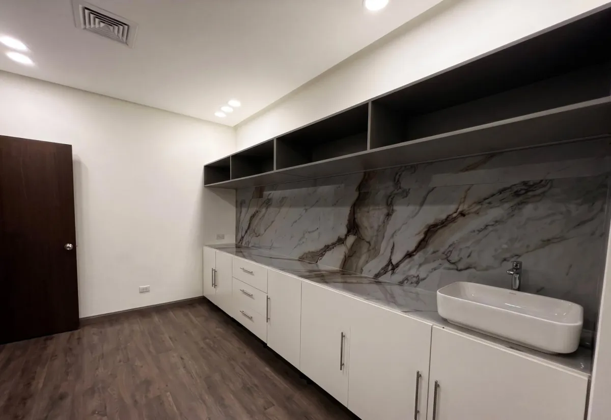 LOCAL REMODELADO EN VIA BRASIL PARA SALON DE BELLEZA - VIA BRASIL 151 M2
