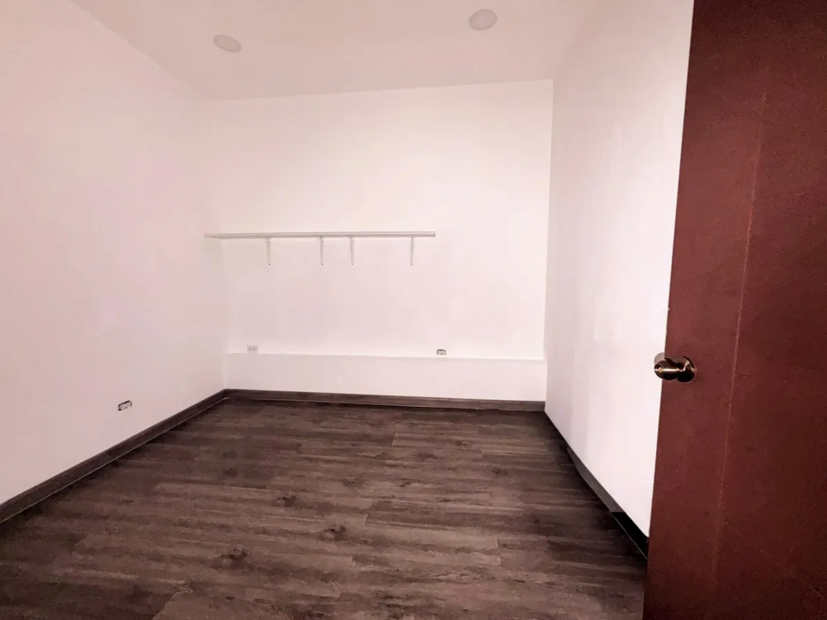 LOCAL REMODELADO EN VIA BRASIL PARA SALON DE BELLEZA - VIA BRASIL 151 M2