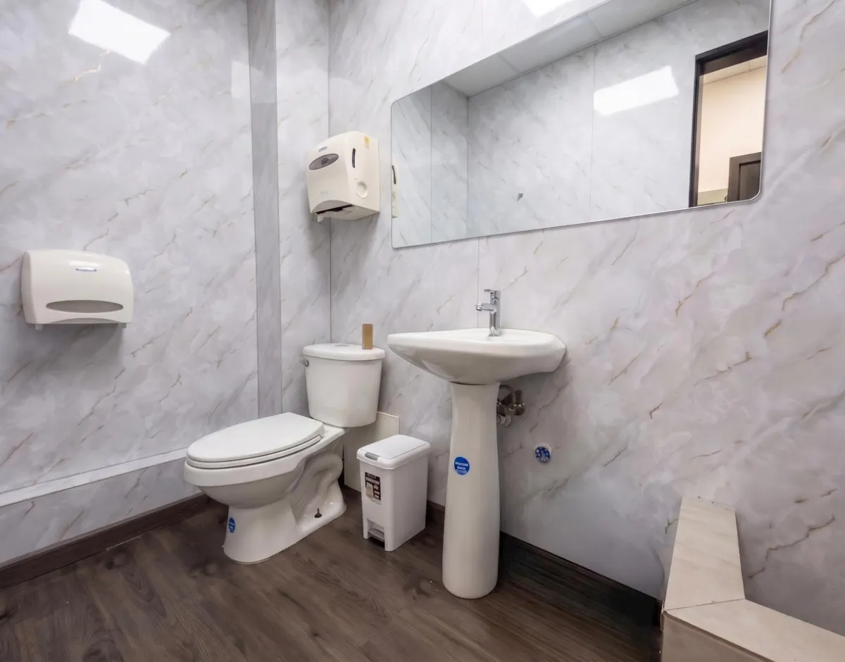 LOCAL REMODELADO EN VIA BRASIL PARA SALON DE BELLEZA - VIA BRASIL 151 M2