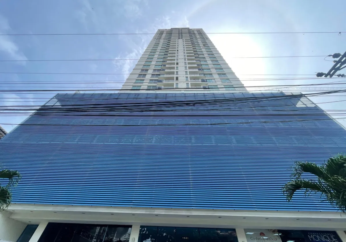Se alquila apartamento super moderno y espectacular en El Carmen