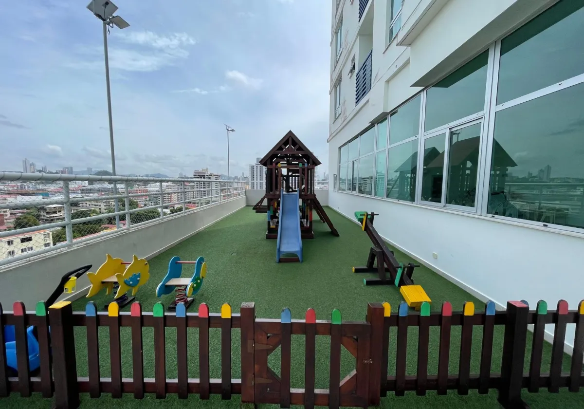 Se alquila apartamento super moderno y espectacular en El Carmen