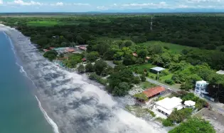 4 BEDROOM BEACHFRONT HOUSE IN JUAN HOMBRÓN