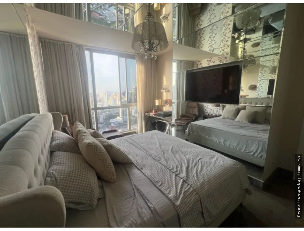 Apartment for Sale on Avenida Balboa
