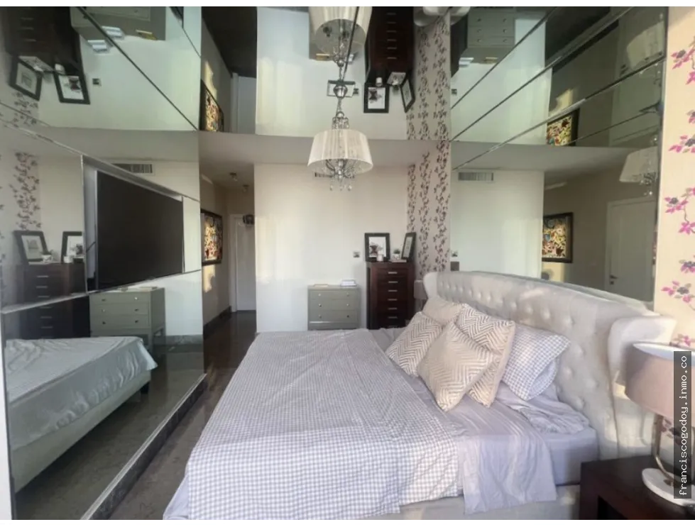 Apartment for Sale on Avenida Balboa