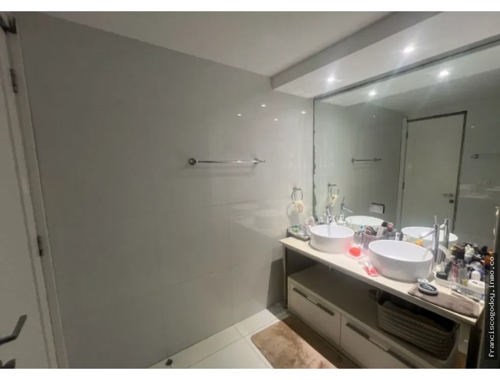 Apartment for Sale on Avenida Balboa