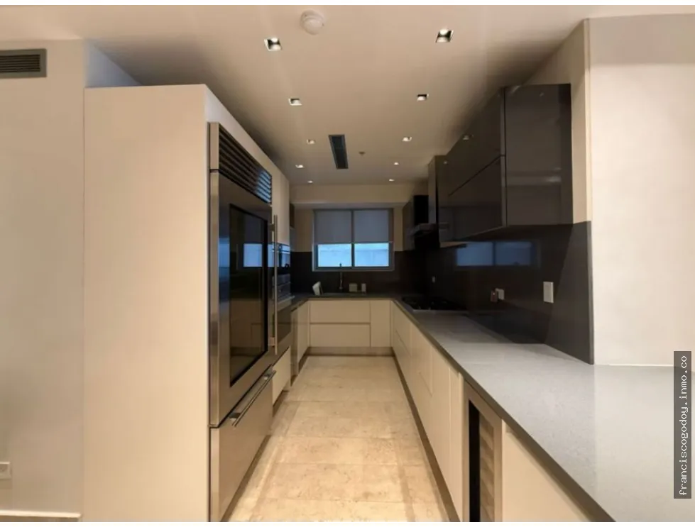 Apartment for Sale on Avenida Balboa