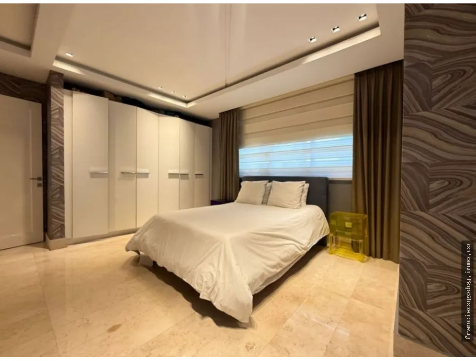 Apartment for Sale on Avenida Balboa