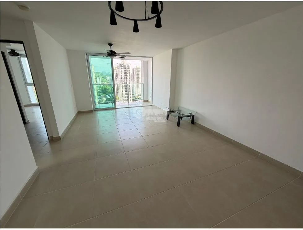 SPACIOUS APARTMENT FOR SALE CONDADO DEL REY KINGS PARK 85M WITH BALCONY