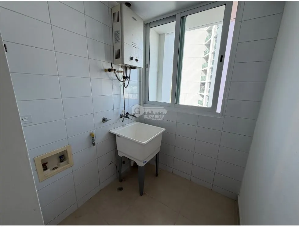 SPACIOUS APARTMENT FOR SALE CONDADO DEL REY KINGS PARK 85M WITH BALCONY