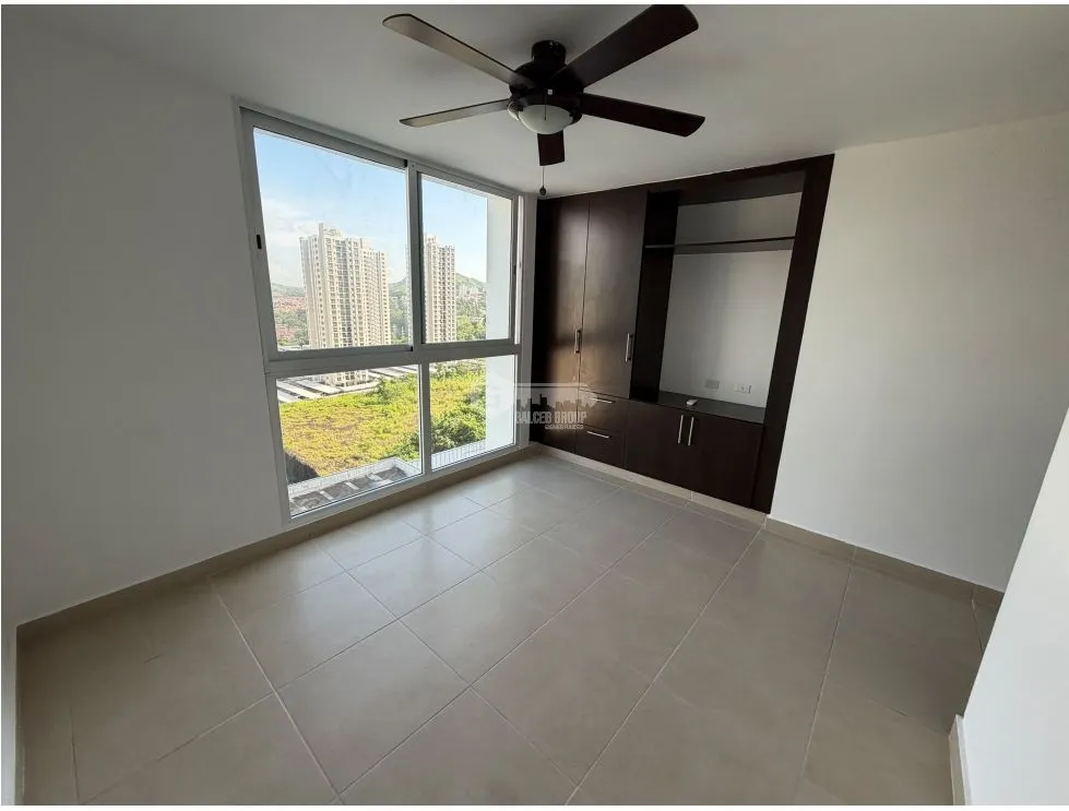 SPACIOUS APARTMENT FOR SALE CONDADO DEL REY KINGS PARK 85M WITH BALCONY