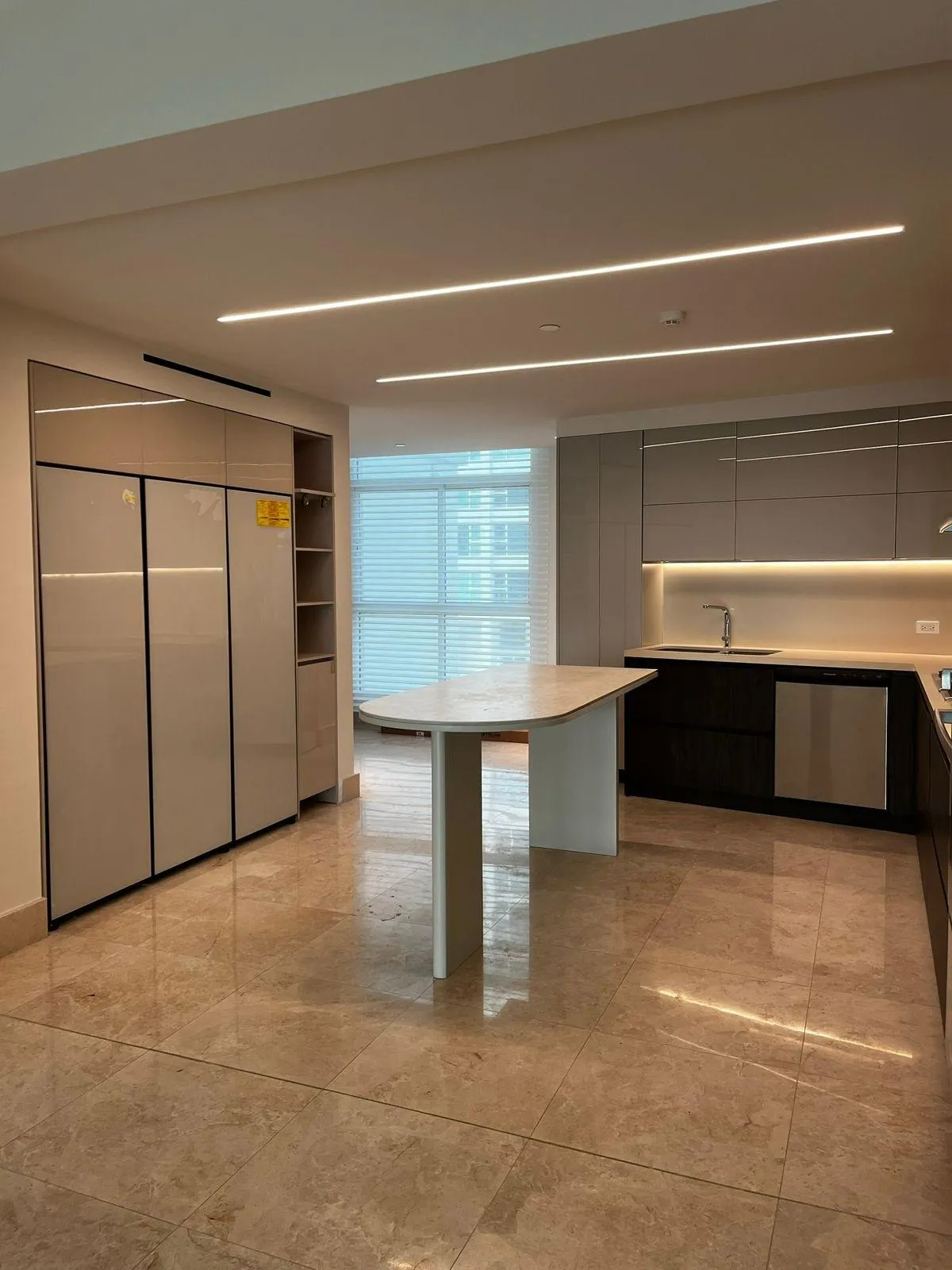 PH SANTAMARIA SIGNATURE CRESCENT LANE