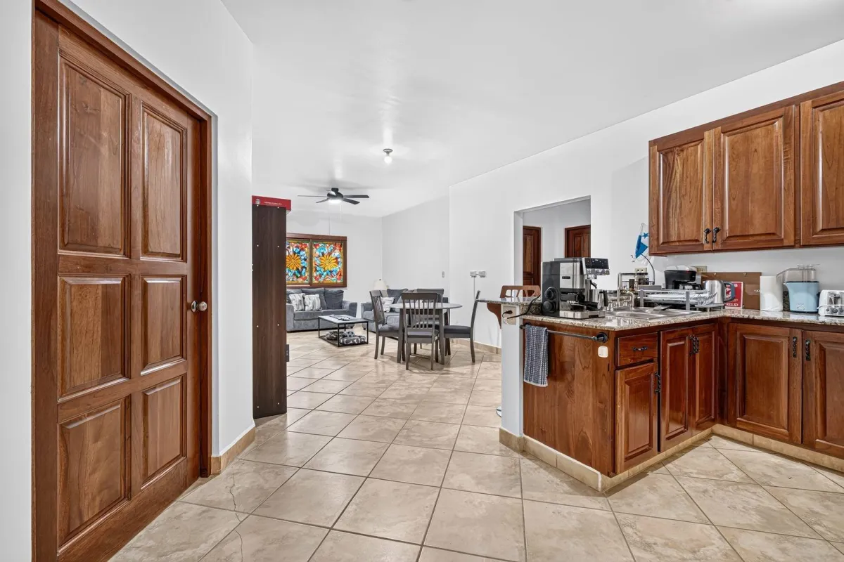 Third Floor Exclusive Condo in Valle Escondido