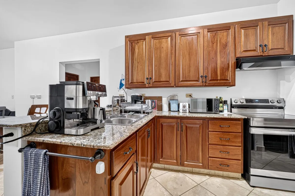 Third Floor Exclusive Condo in Valle Escondido