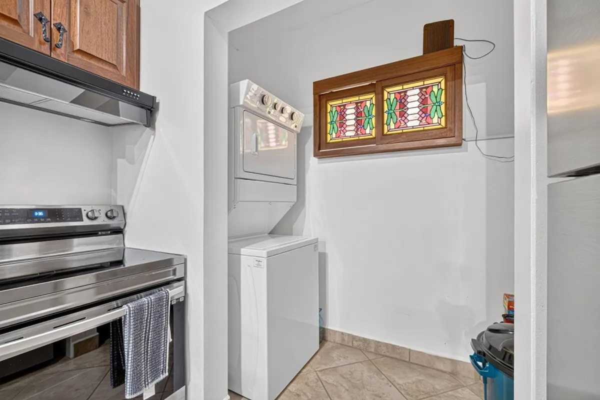 Third Floor Exclusive Condo in Valle Escondido