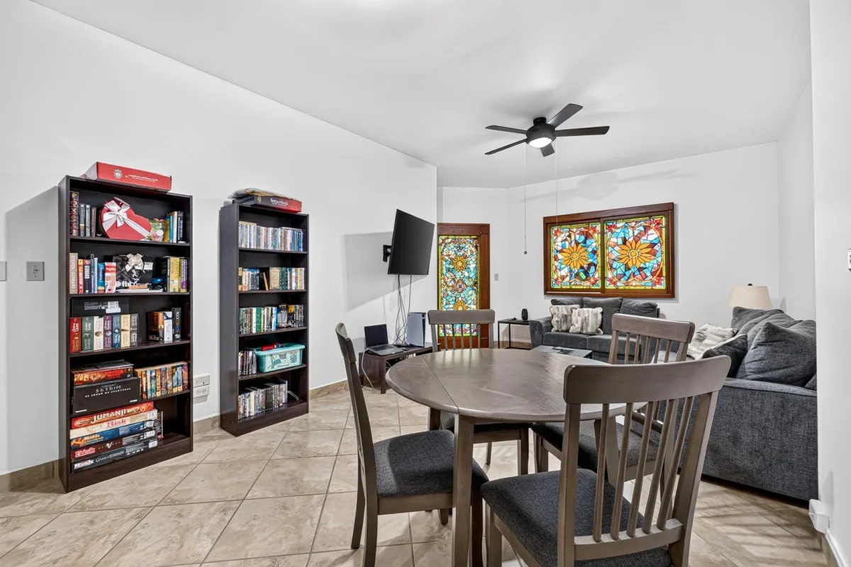 Third Floor Exclusive Condo in Valle Escondido