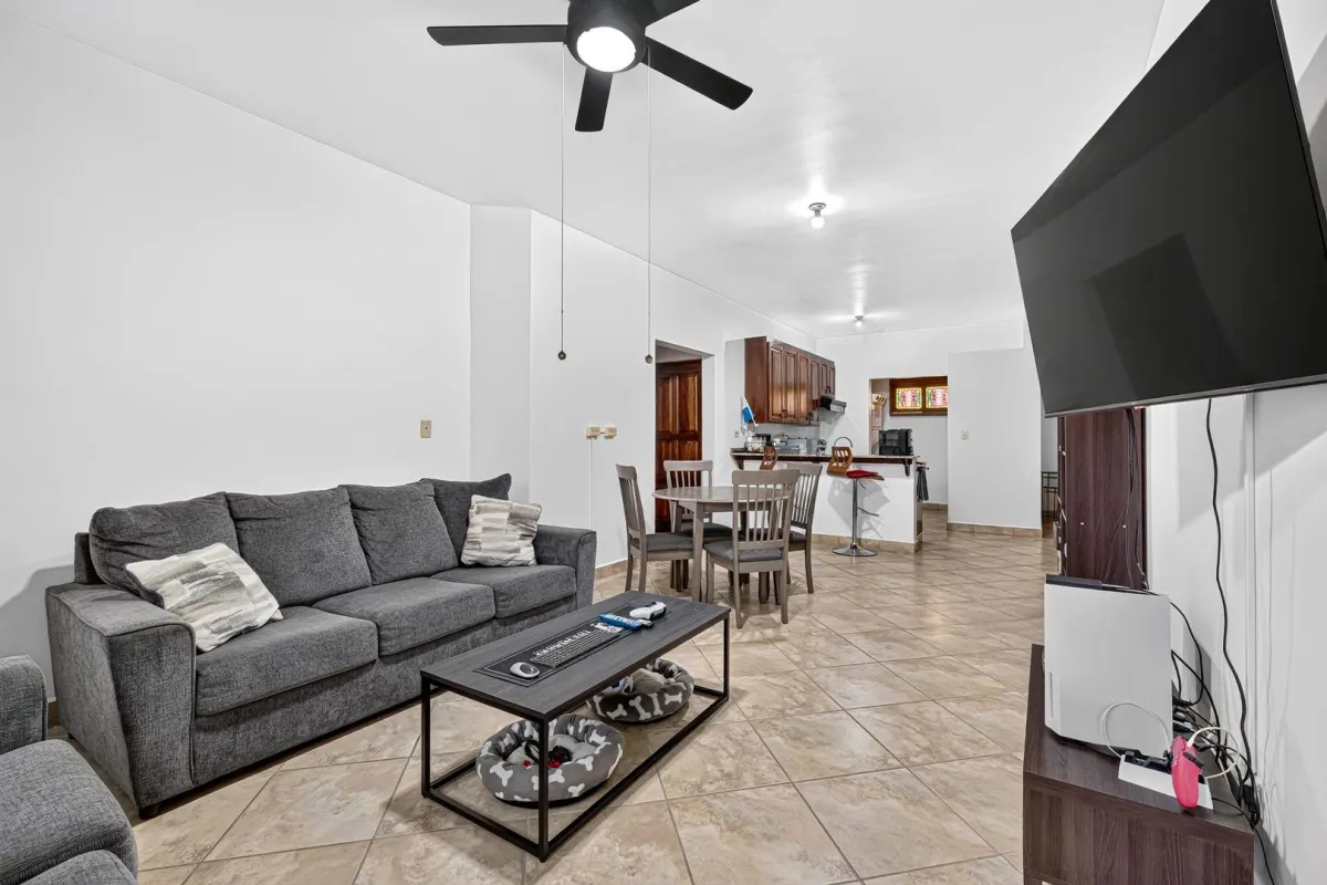 Third Floor Exclusive Condo in Valle Escondido