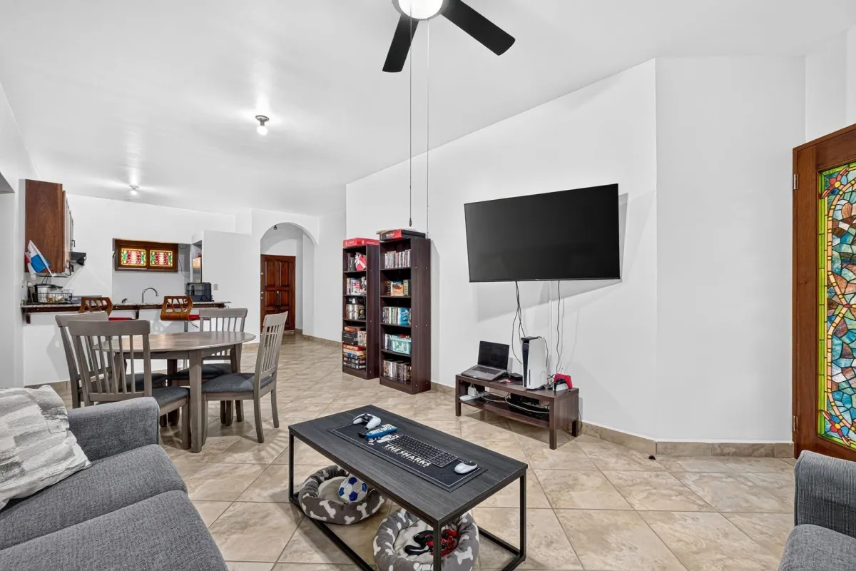 Third Floor Exclusive Condo in Valle Escondido