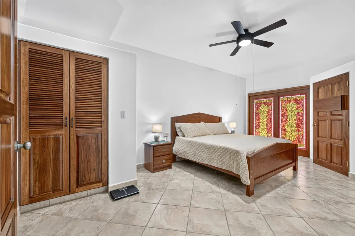 Third Floor Exclusive Condo in Valle Escondido