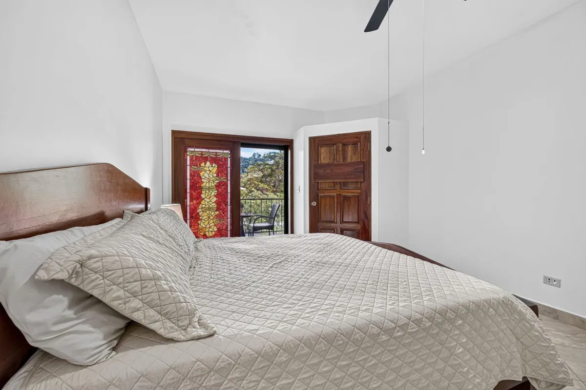 Third Floor Exclusive Condo in Valle Escondido
