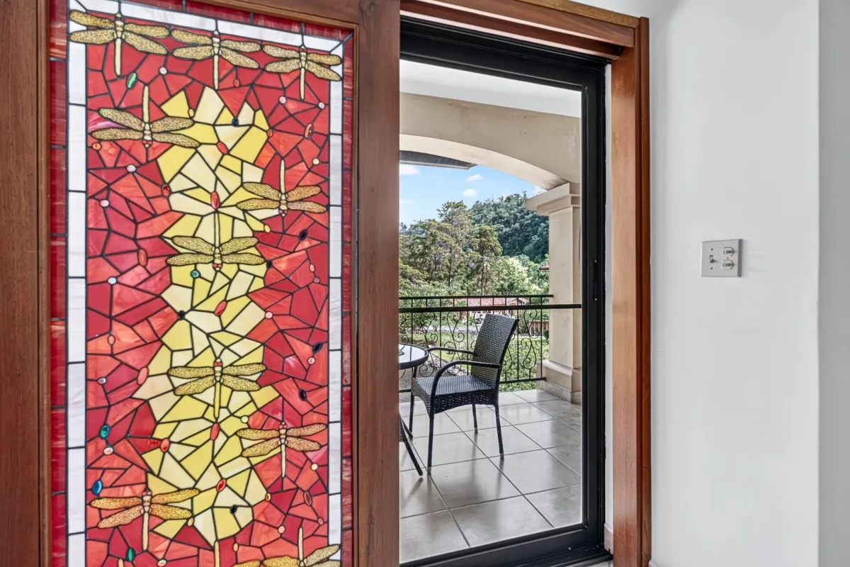 Third Floor Exclusive Condo in Valle Escondido
