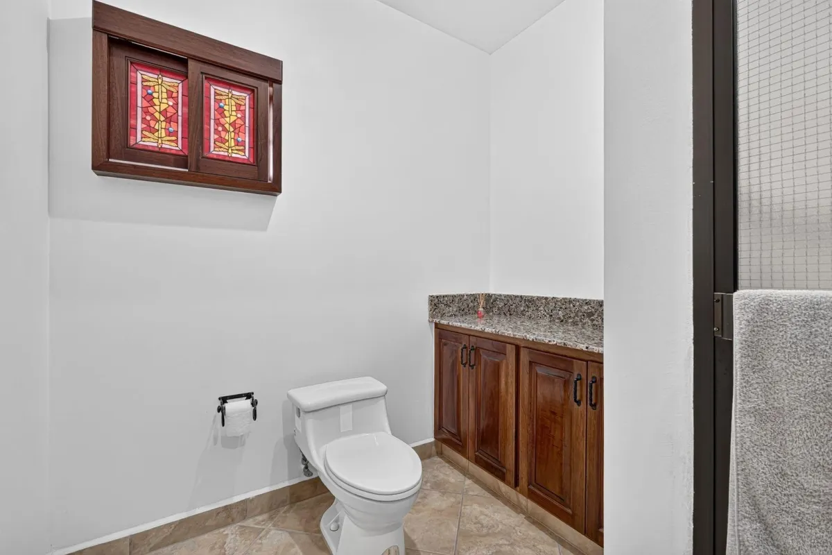 Third Floor Exclusive Condo in Valle Escondido