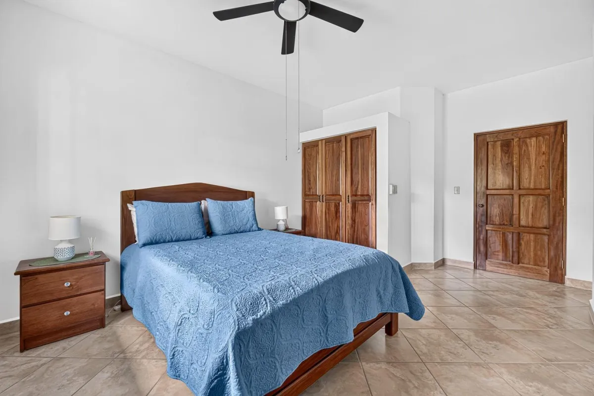 Third Floor Exclusive Condo in Valle Escondido
