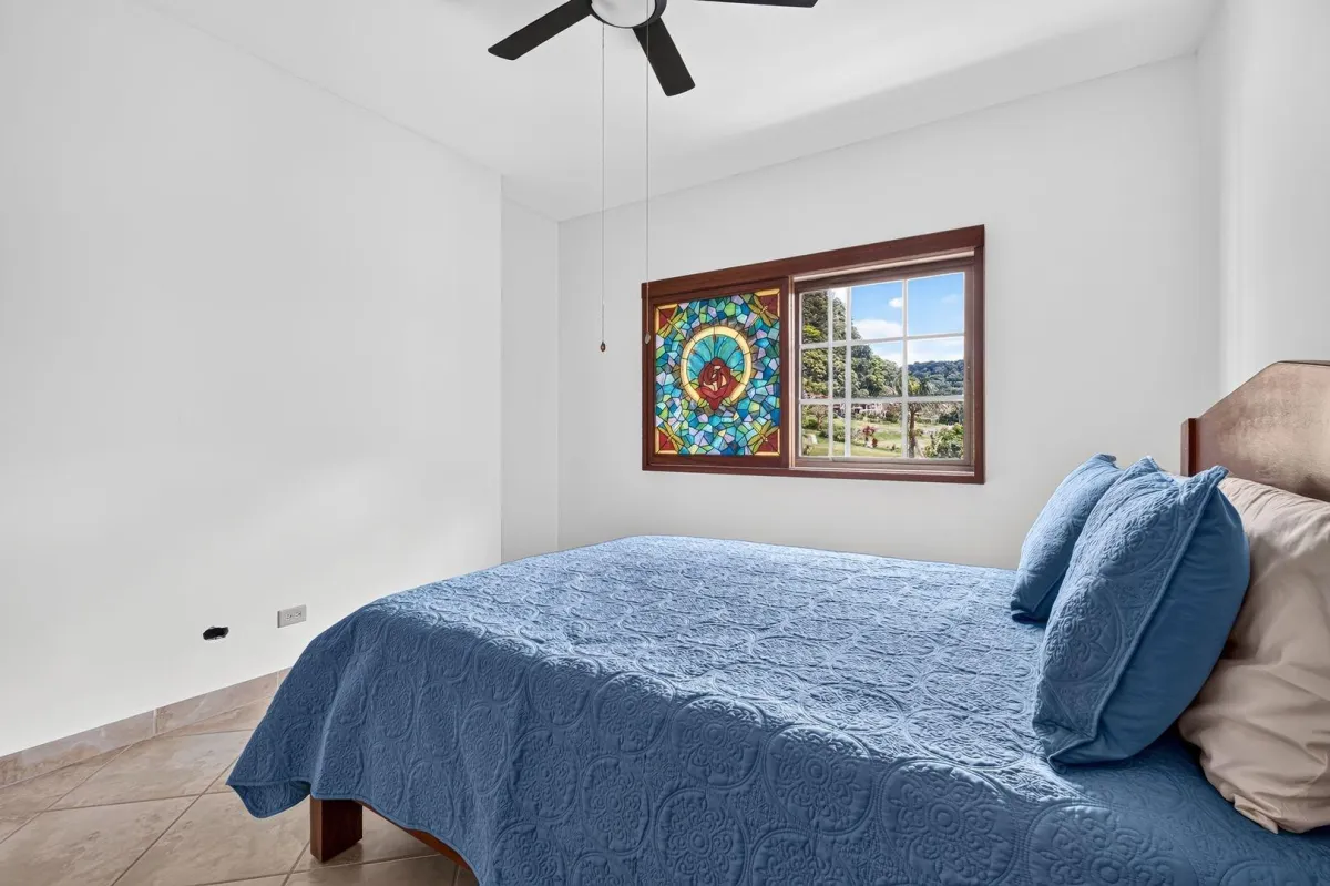 Third Floor Exclusive Condo in Valle Escondido