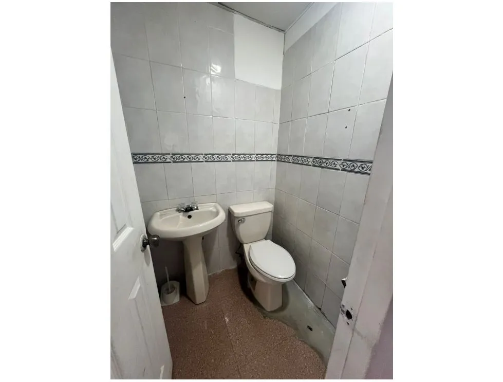 Commercial Space Rental at Plaza Roosevelt. LM