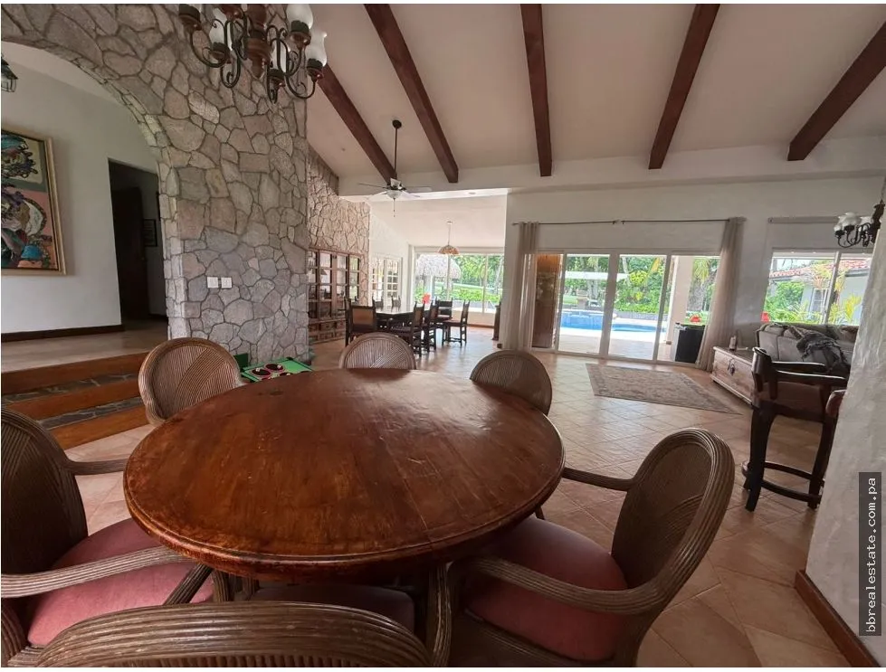 Sale of House at Coronado Golf Club, Coronado Beach