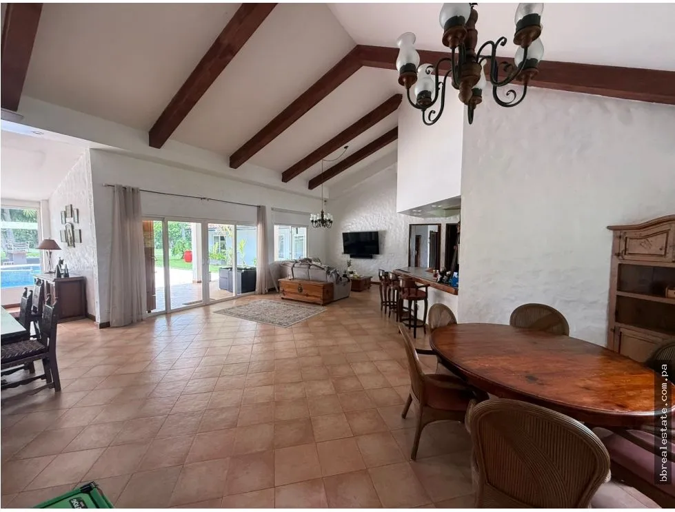 Sale of House at Coronado Golf Club, Coronado Beach