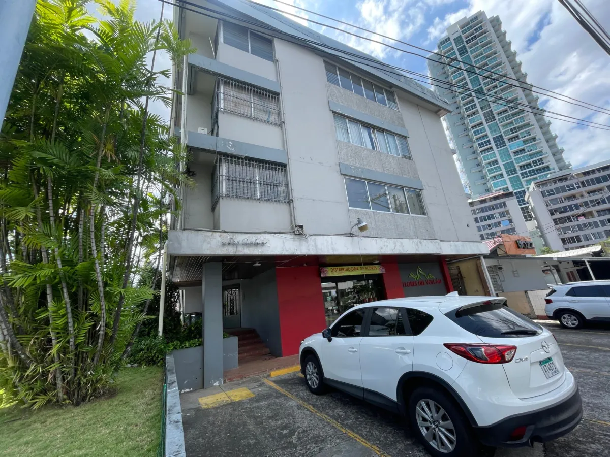 Se vende apartamento en Via Porras (PH Los Caobos)