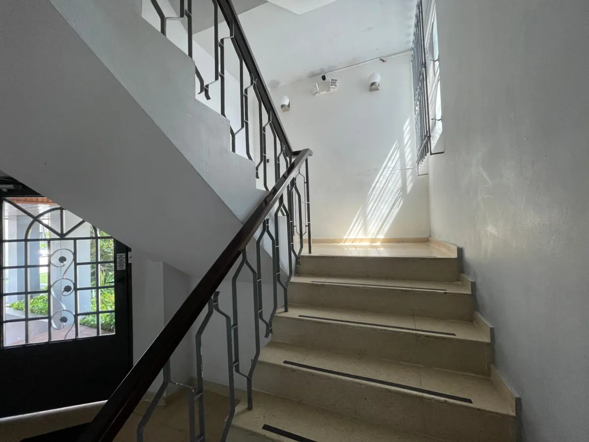 Se vende apartamento en Via Porras (PH Los Caobos)