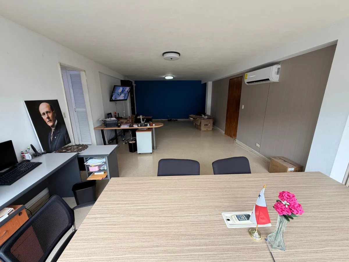 Se vende apartamento en Via Porras (PH Los Caobos)