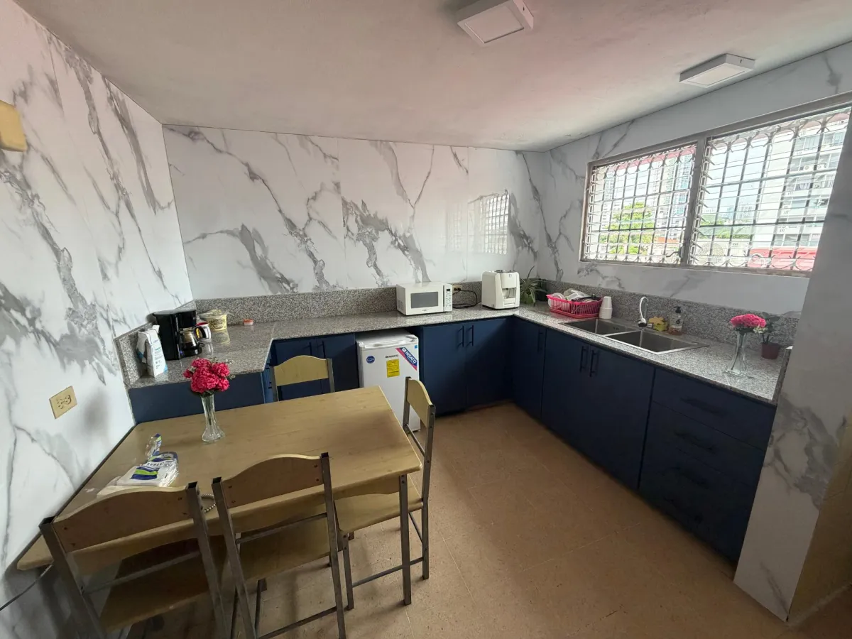 Se vende apartamento en Via Porras (PH Los Caobos)