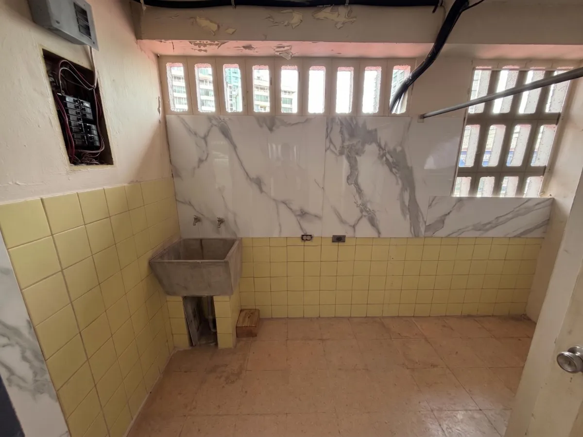 Se vende apartamento en Via Porras (PH Los Caobos)