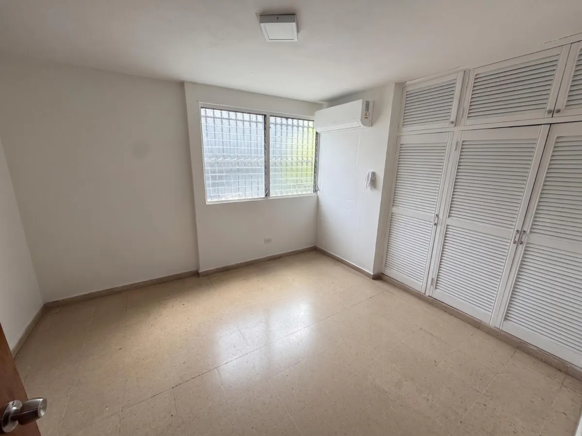 Se vende apartamento en Via Porras (PH Los Caobos)
