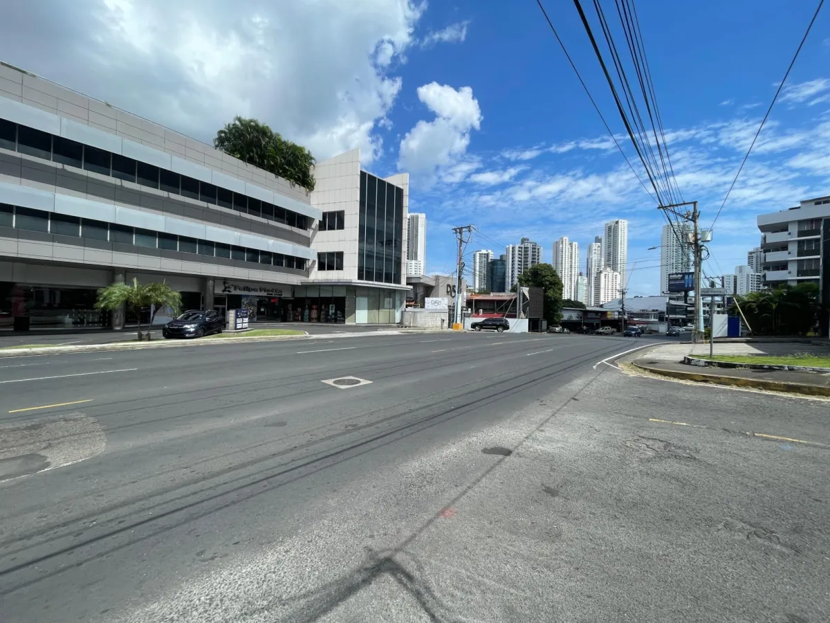 Se vende apartamento en Via Porras (PH Los Caobos)