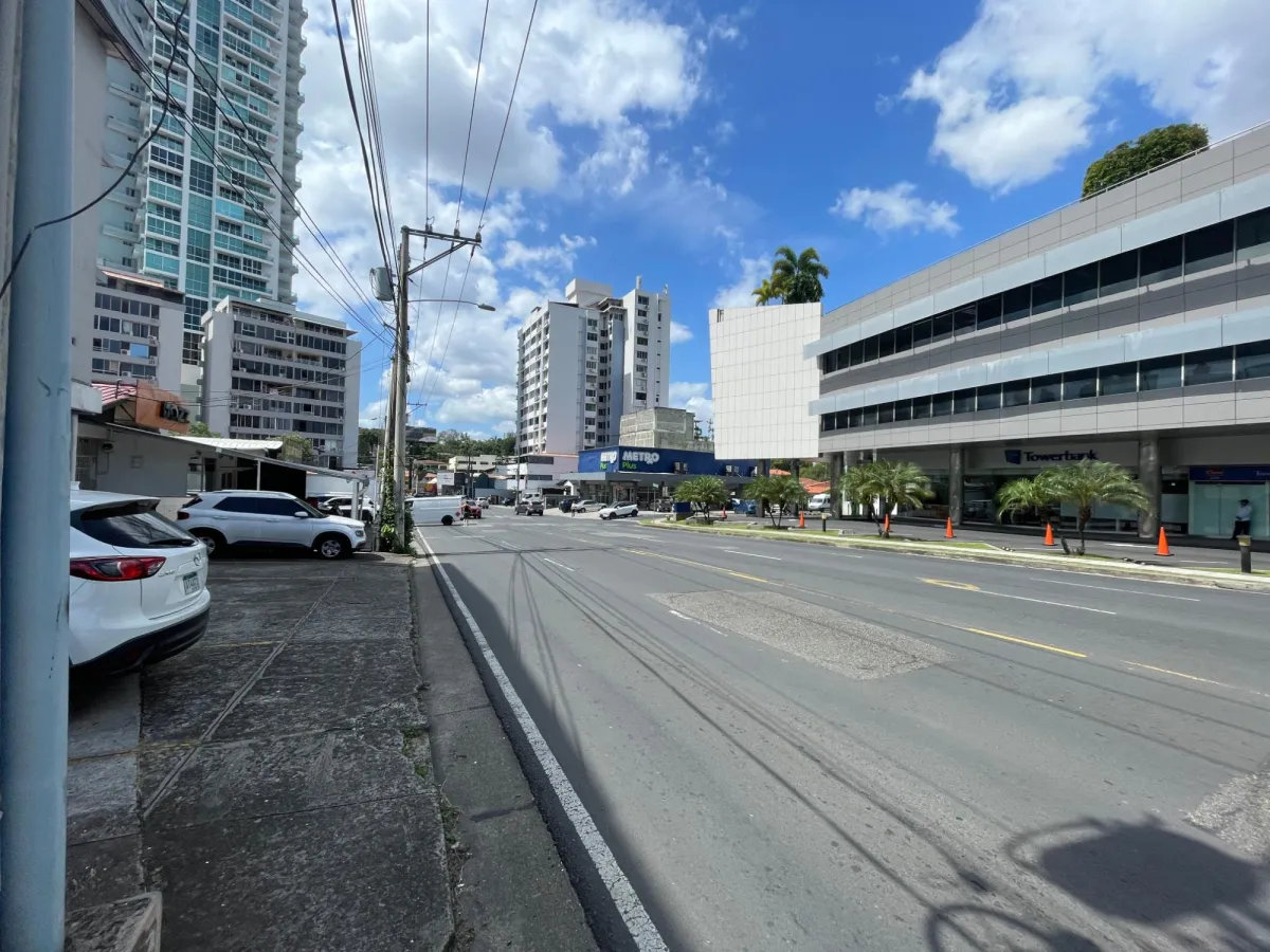 Se vende apartamento en Via Porras (PH Los Caobos)