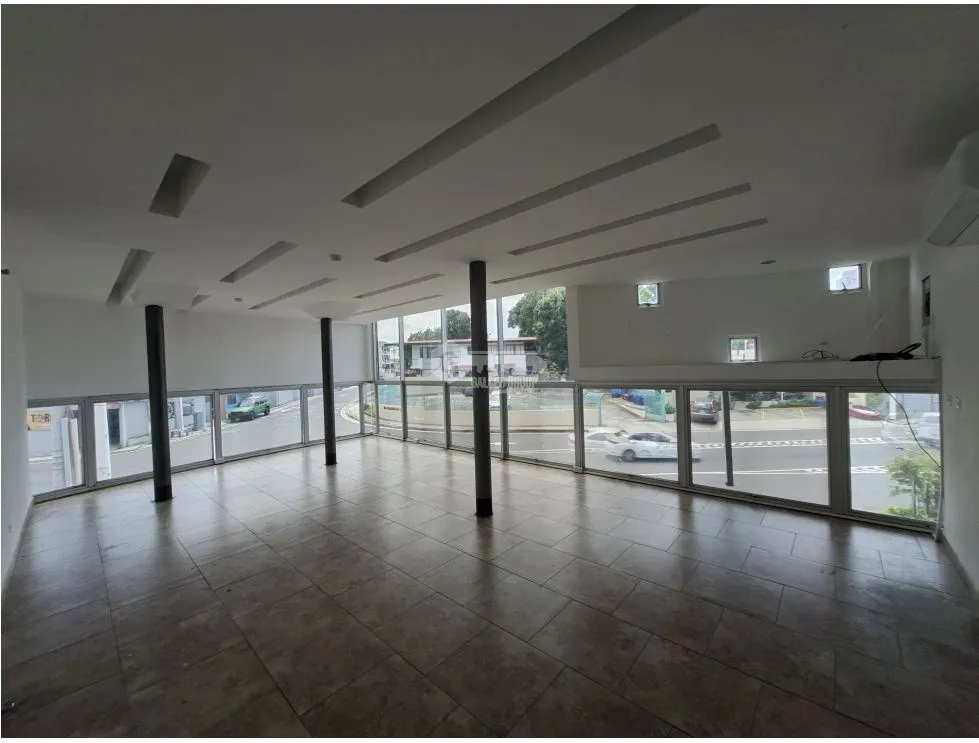 Espace commercial à Parque Lefevre à louer