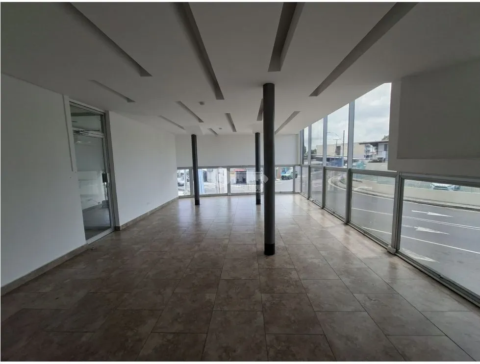 Espace commercial à Parque Lefevre à louer